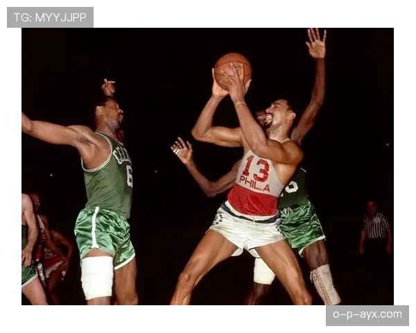 张伯伦单场100分纪录闪耀篮球史册,得分王传奇永不褪色