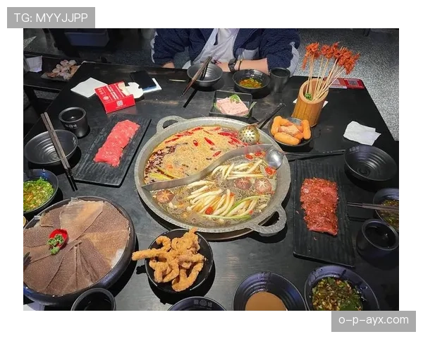 李梦训练完直接拎爱马仕去吃火锅，这姐活得也太爽了吧